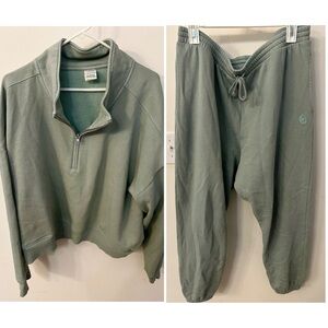 Victoria’s Secret PINK matching set.